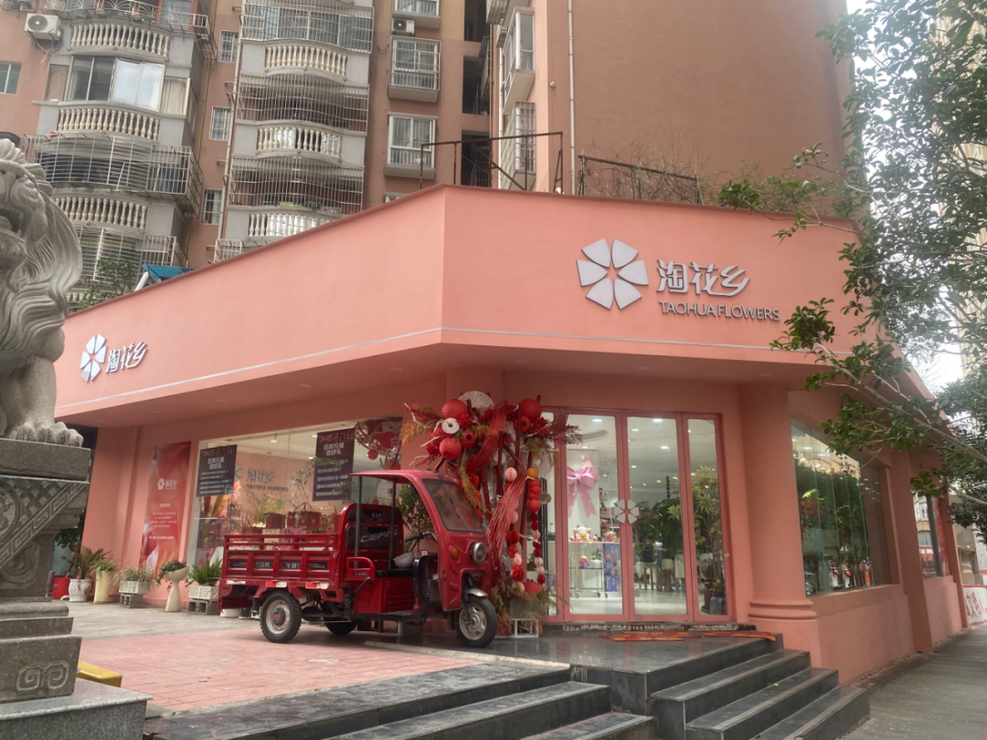 博思花藝婚慶教育，婚慶培訓(xùn)，花藝培訓(xùn)，插花培訓(xùn)，花藝師培訓(xùn)，主持人培訓(xùn)，商務(wù)主持人培訓(xùn)，花店運(yùn)營培訓(xùn)，花店全系統(tǒng)營銷，小白開花店，小白學(xué)主持，金璽棠婚慶酒店，金璽棠總部，鄭州金麻雀教育科技有限公司