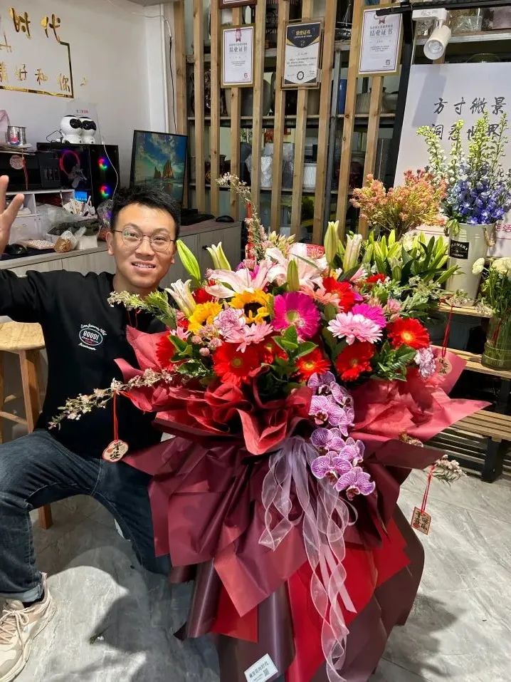 博思花藝婚慶教育，婚慶培訓(xùn)，花藝培訓(xùn)，插花培訓(xùn)，花藝師培訓(xùn)，主持人培訓(xùn)，商務(wù)主持人培訓(xùn)，花店運營培訓(xùn)，花店全系統(tǒng)營銷，小白開花店，小白學(xué)主持，金璽棠婚慶酒店，金璽棠總部，鄭州金麻雀教育科技有限公司