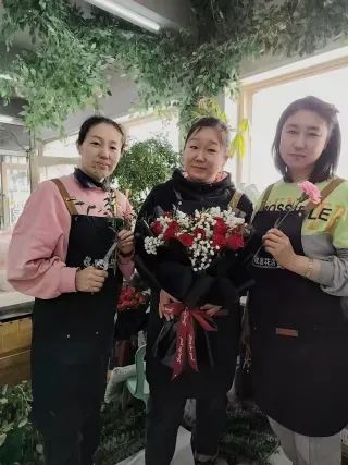 博思花藝婚慶教育，婚慶培訓(xùn)，花藝培訓(xùn)，插花培訓(xùn)，花藝師培訓(xùn)，主持人培訓(xùn)，商務(wù)主持人培訓(xùn)，花店運(yùn)營培訓(xùn)，花店全系統(tǒng)營銷，小白開花店，小白學(xué)主持，金璽棠婚慶酒店，金璽棠總部，鄭州金麻雀教育科技有限公司