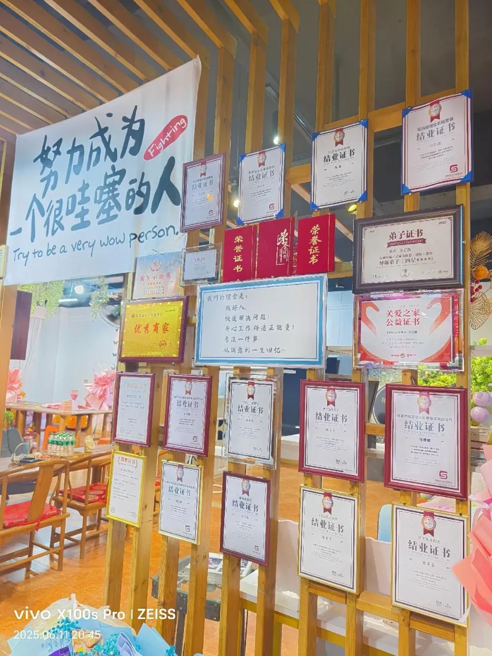 博思花藝婚慶教育，婚慶培訓(xùn)，花藝培訓(xùn)，插花培訓(xùn)，花藝師培訓(xùn)，主持人培訓(xùn)，商務(wù)主持人培訓(xùn)，花店運(yùn)營(yíng)培訓(xùn)，花店全系統(tǒng)營(yíng)銷，小白開花店，小白學(xué)主持，金璽棠婚慶酒店，金璽棠總部，鄭州金麻雀教育科技有限公司